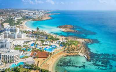 Z Pafos w kierunku Ayia Napa Marathon z Lefkarą, odrobiną wina i oliwy